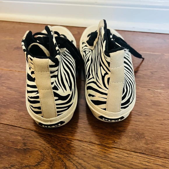 Straye Zebra Print High-Top Sneakers size 8 - Picture 4 of 6